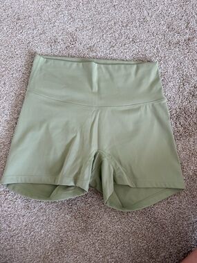 Resilient Active Adapt Booty Shorts - Matcha